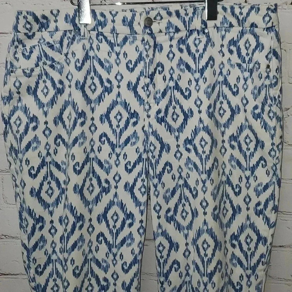Chico’s So Slimming Stretch Blue and White Ikat Patterned Jeans Size 2.5 - Picture 5 of 16